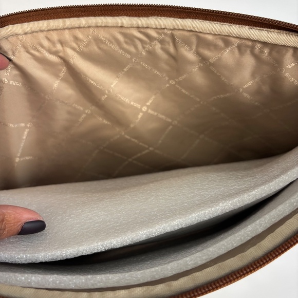 Michael Kors Quilted Camel Laptop Holder NWOT - Picture 5 of 5